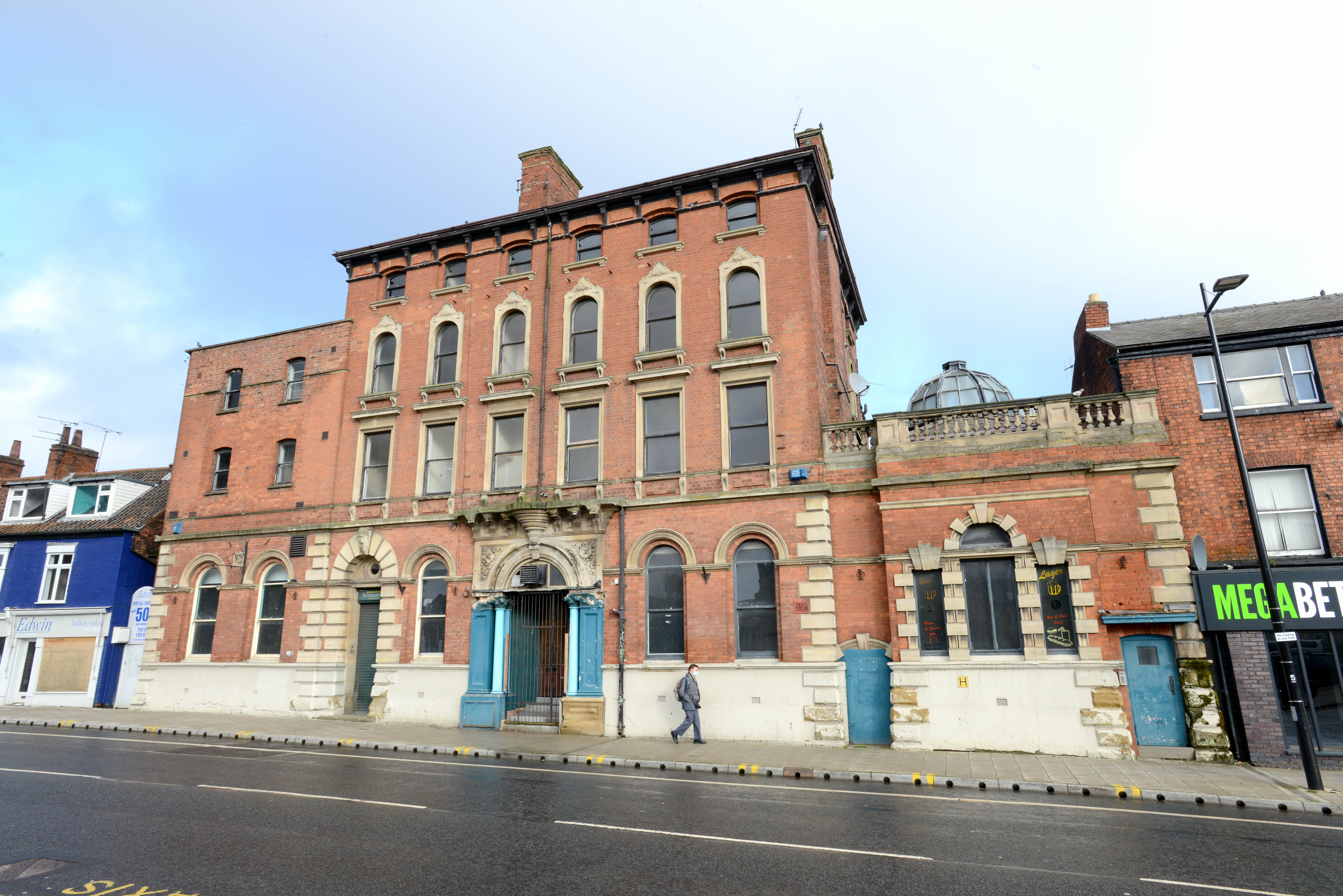 Building on Lincoln High Street